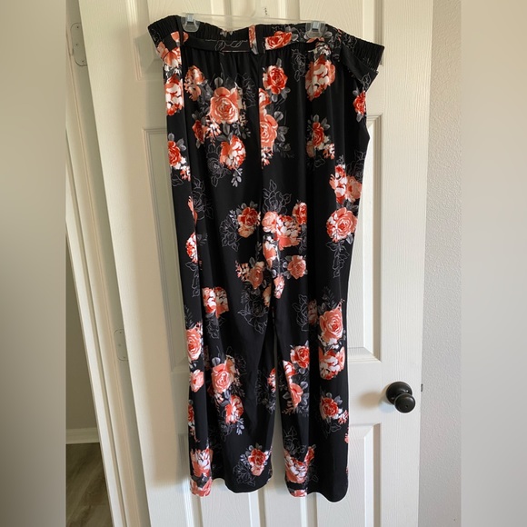 NWT ~ Torrid size 3 ~ Black and Flower Wide Leg pants! - Picture 8 of 9